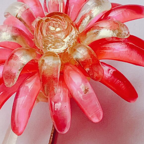 VTG 40s Brooch Pink Lucite Flower C Clasp Molded Retro Mid Century Pin - Picture 5 of 9